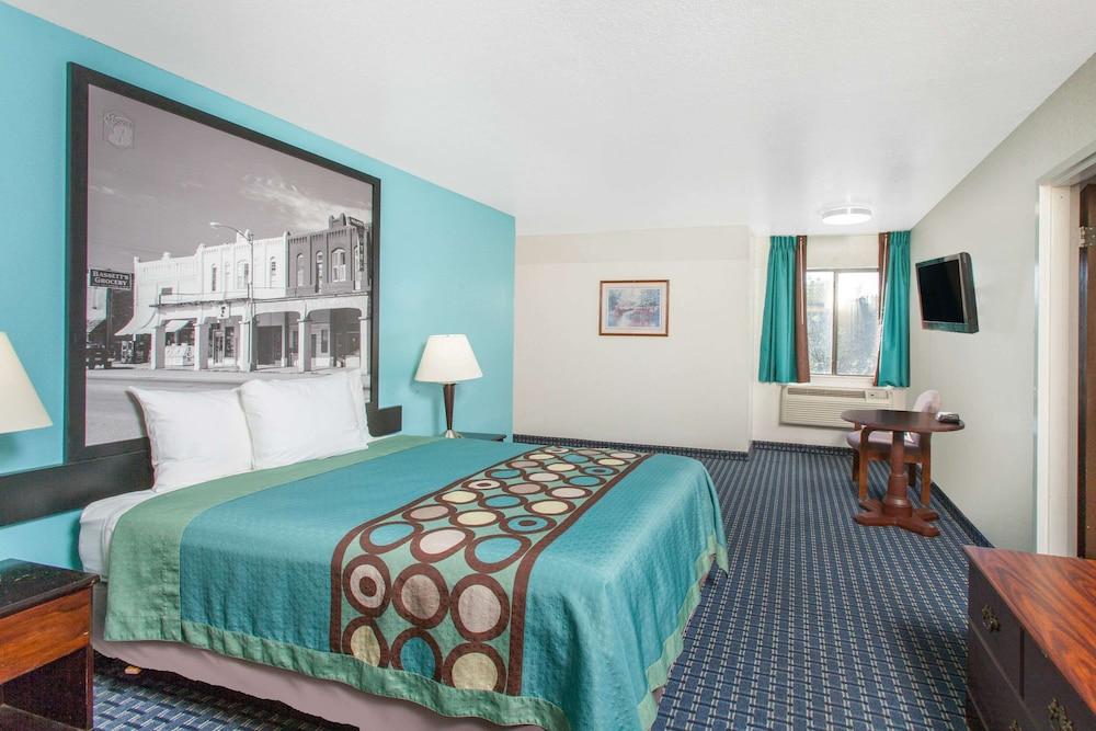 Super 8 by Wyndham Sallisaw photo 10