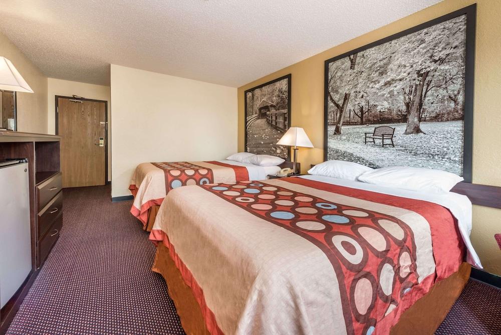 Super 8 by Wyndham Franklin/Middletown Area photo 3