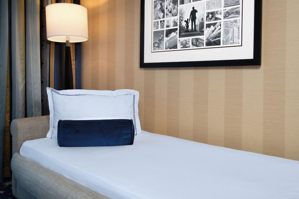 Disneyland Hotel photo 69