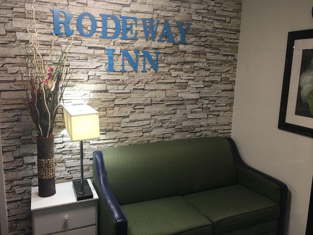 Rodeway Inn photo 3