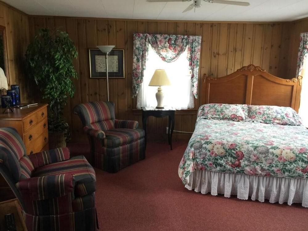 Holiday House Inn photo 28
