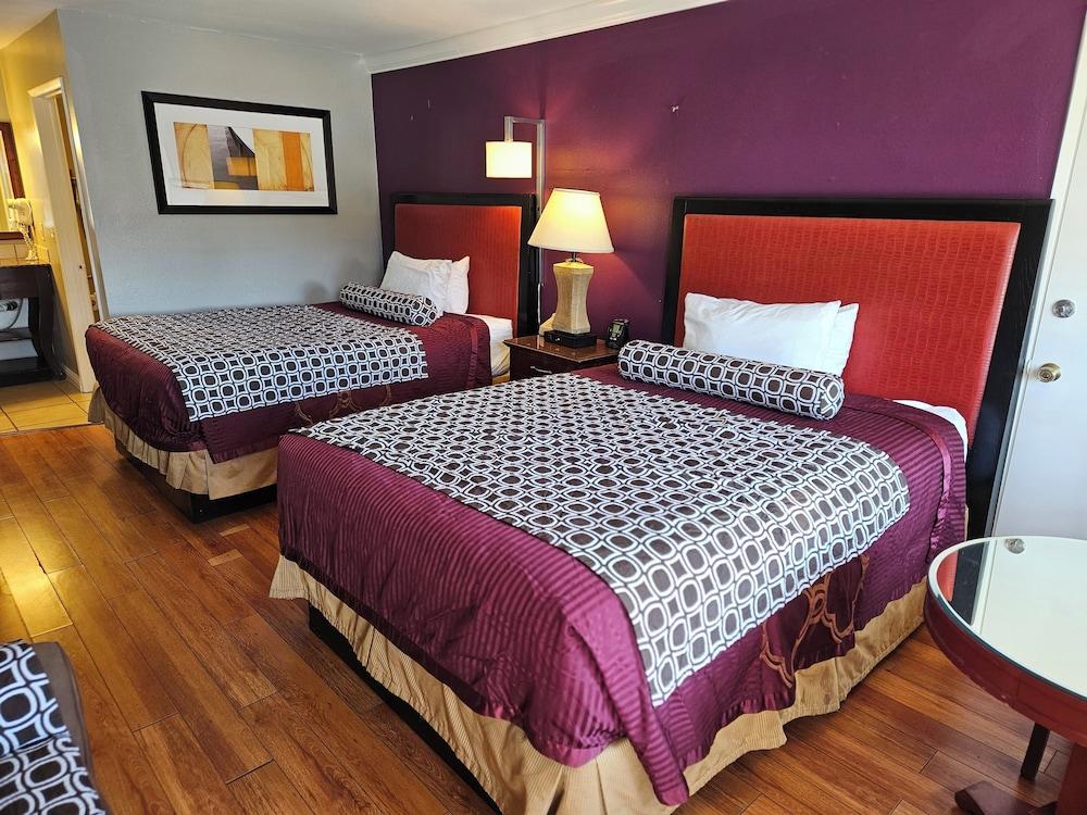 Fullerton Inn - Near Medieval Times photo 6