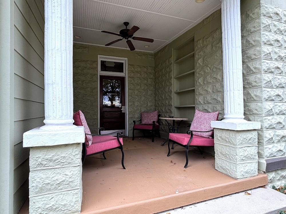 Grand Lux Inn photo 36