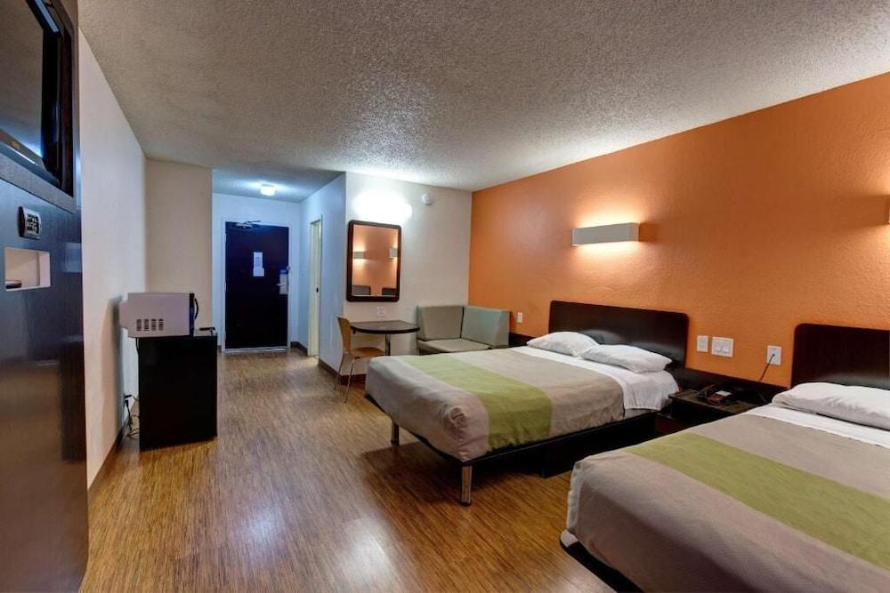 Executive Inn & Suites photo 9