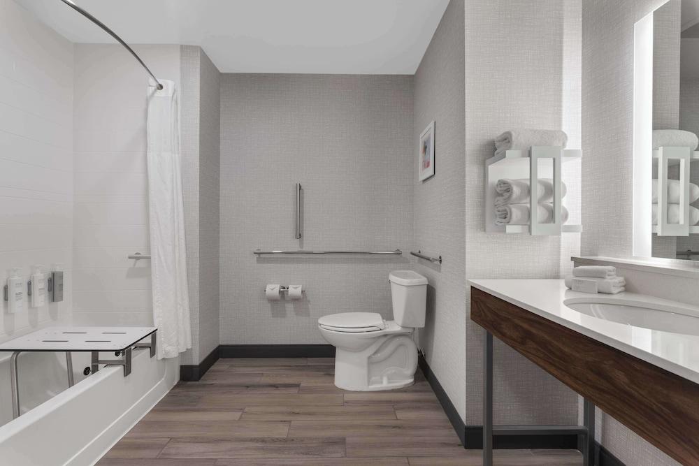 Hampton Inn & Suites Lincoln - Northeast I-80 photo 15
