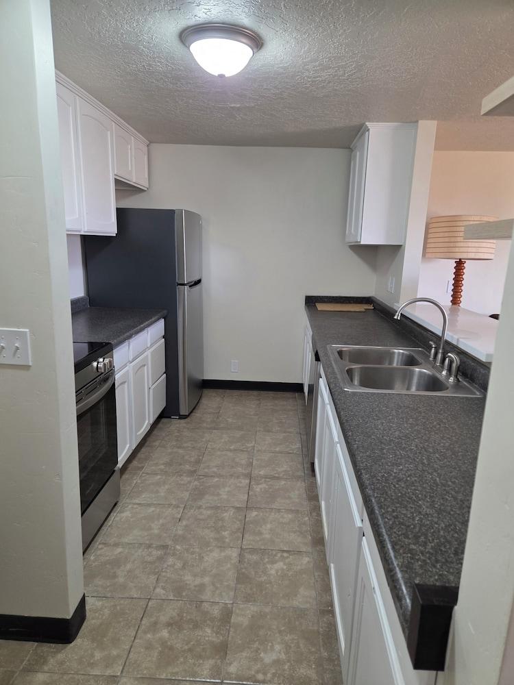 New Western Inn & Suites photo 4