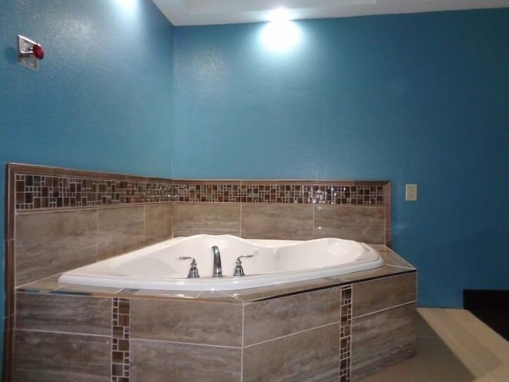 Plymouth Bay Inn and Suites photo 19