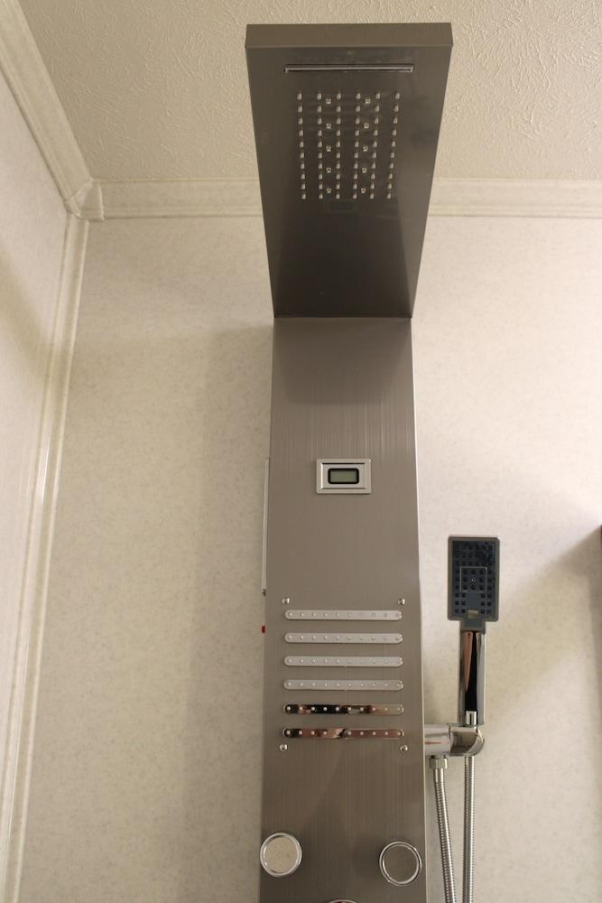 Boarders Inn & Suites photo 45