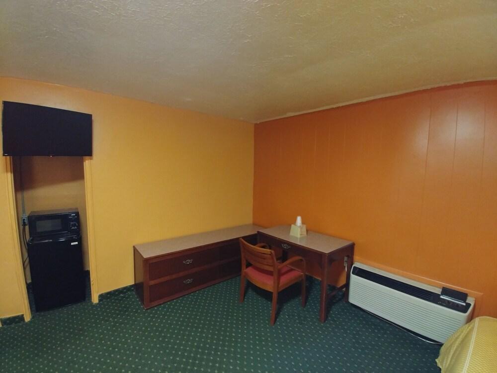 Budget Inn photo 12