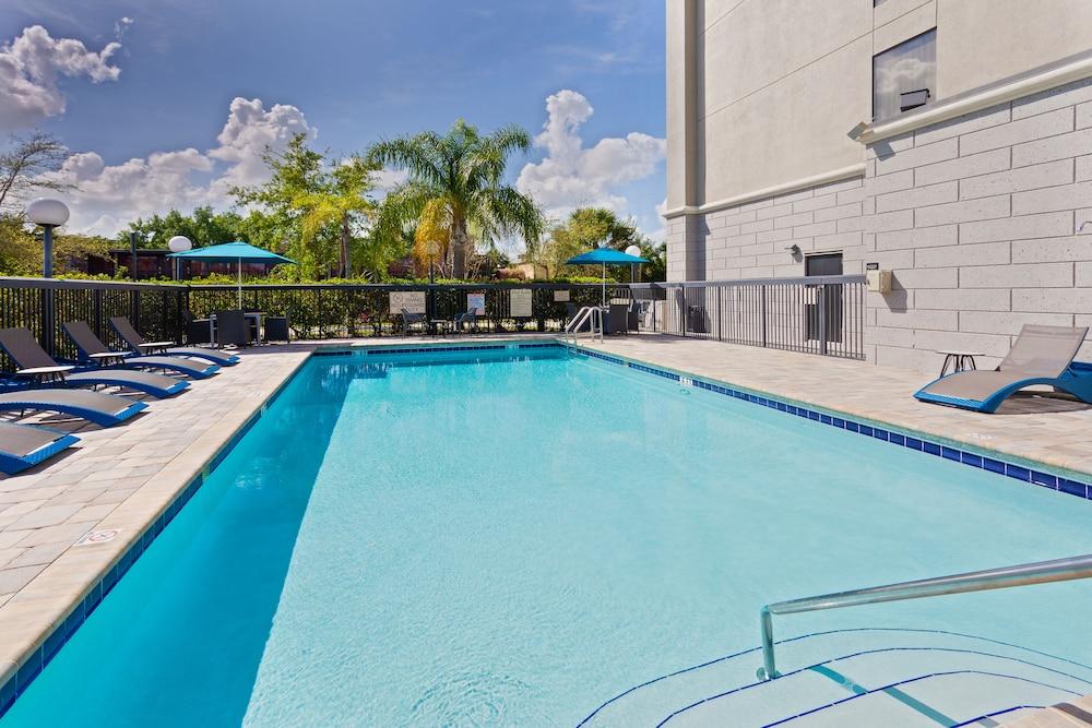Hampton Inn & Suites Orlando Intl Dr N photo 16