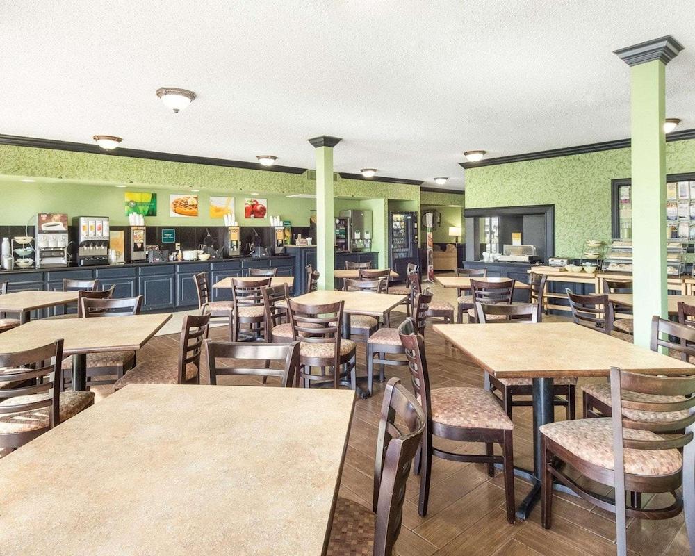 Quality Inn & Suites Corpus Christi Beachside photo 9