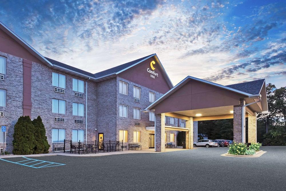 Comfort Inn Whitehall near Michigan's Adventure photo 23