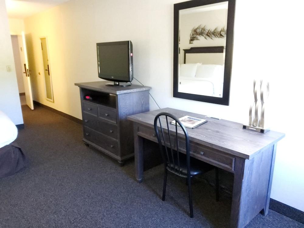 Klopfenstein Inn and Suites photo 16