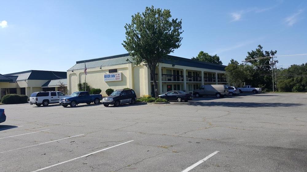 Red Carpet Inn & Suites photo 34