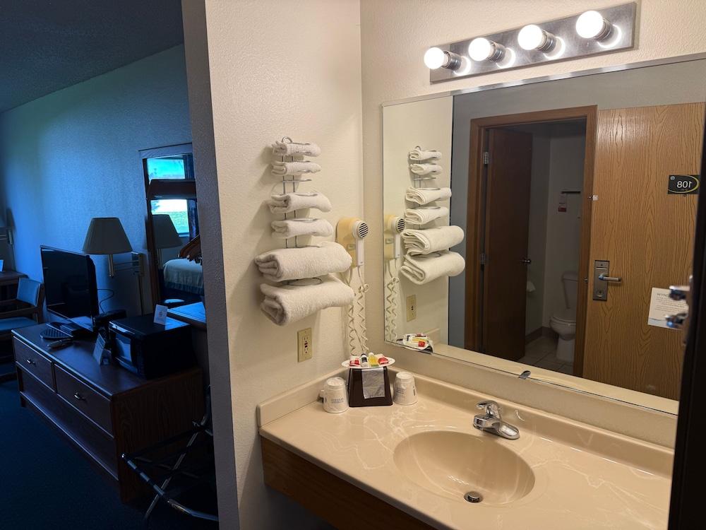 Budget Inn and Suites photo 5