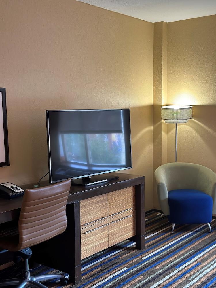 Moonrise Hotel photo 15