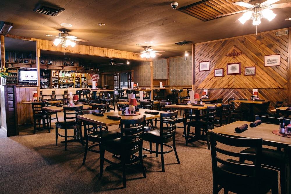 Fannies Supper Club and Motel photo 14
