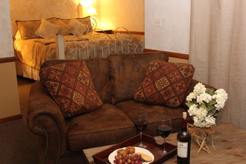 Adobe Village Inn photo 3