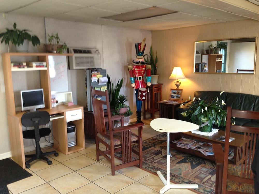 Cadet Motor Inn photo 9