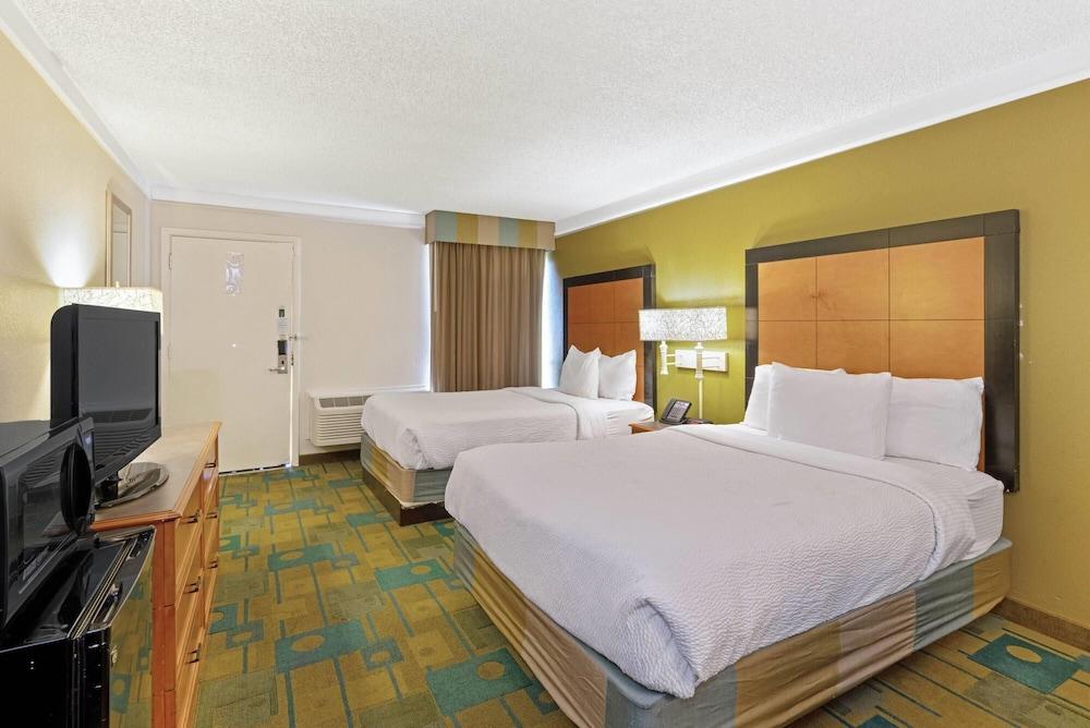 Travelodge by Wyndham Phoenix North photo 13