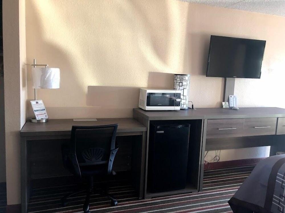 Legacy Inn Sumner photo 2
