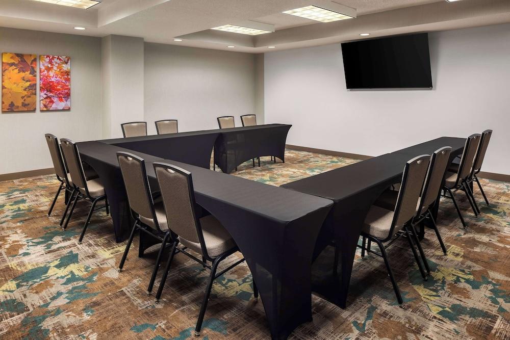 Hampton Inn Minneapolis NW Maple Grove photo 26