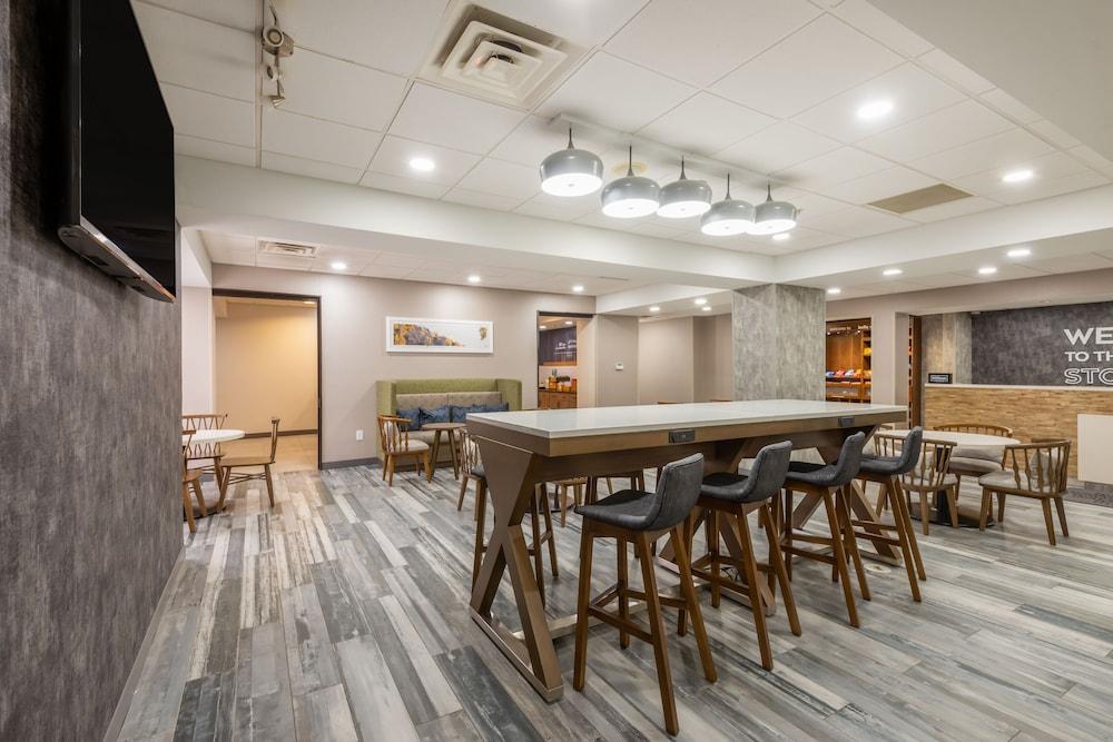 Hampton Inn Belle Vernon photo 14