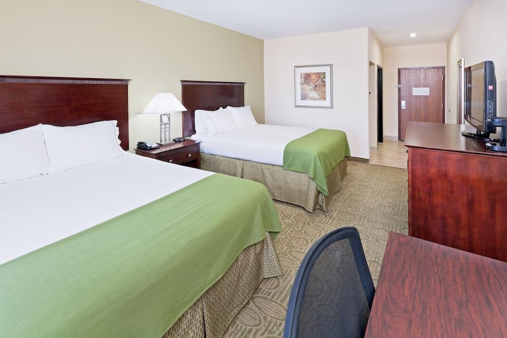 Holiday Inn Express Hotel & Suites Brownfield by IHG photo 8