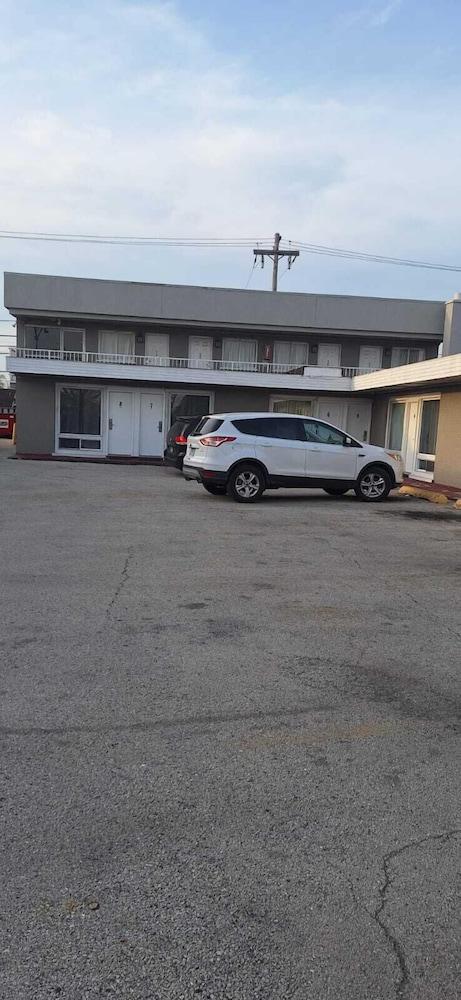 Rainbow Motel photo 31
