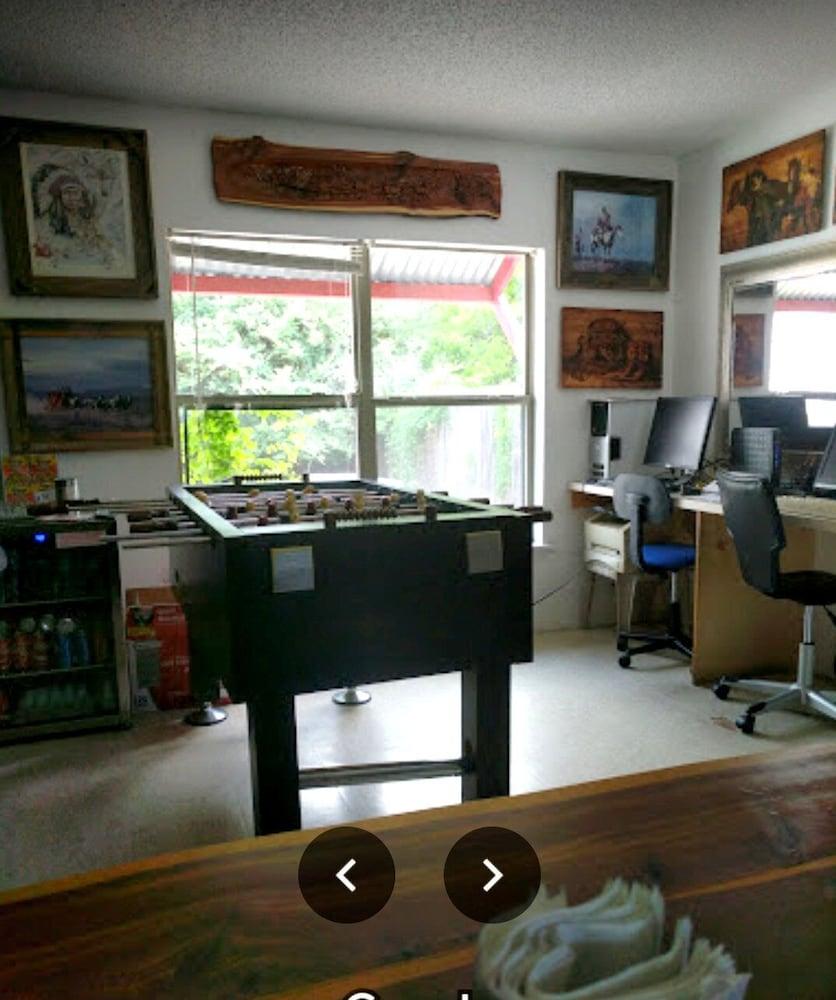 Wild Wild West Backpackers Hostel photo 10