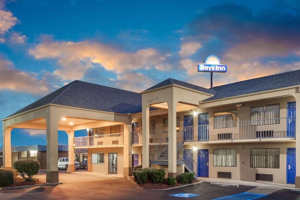 Days Inn by Wyndham Clinton photo 15