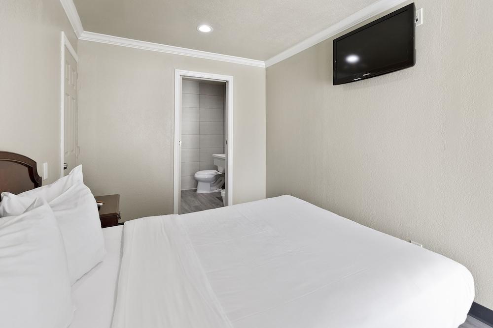 Le Blanc Inn & Suites photo 19