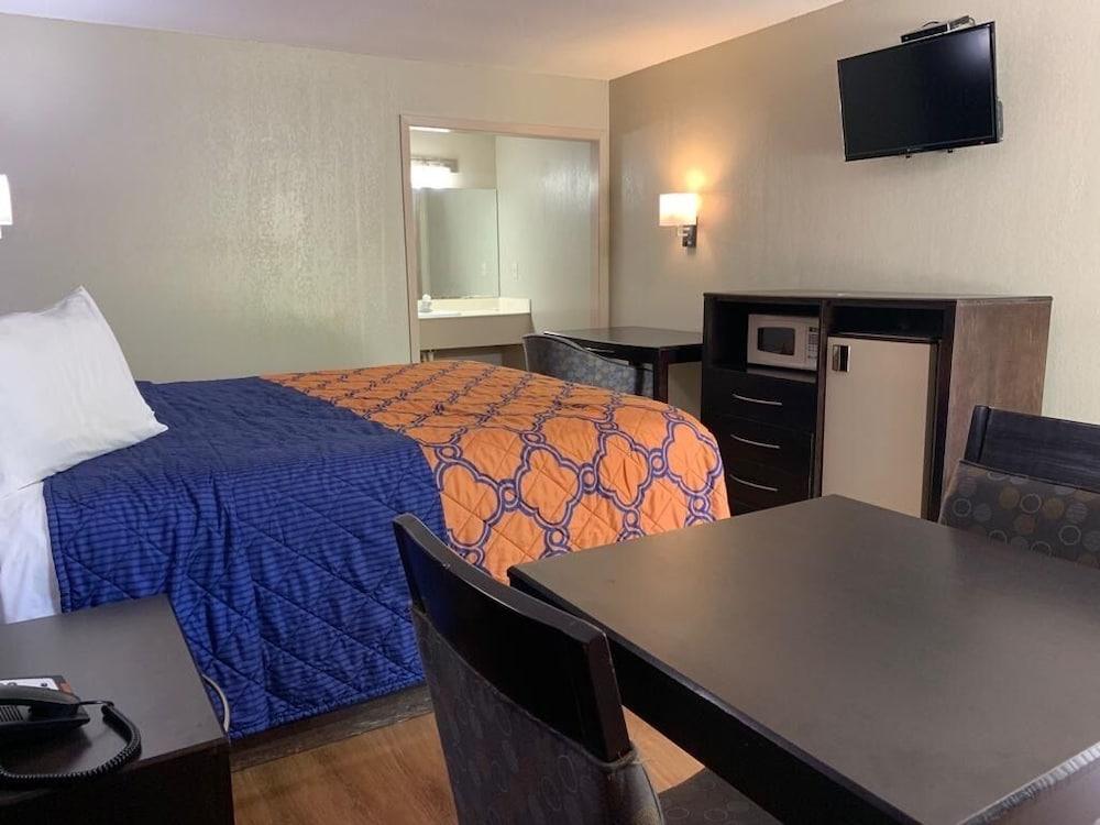 Relax Inn & Suites photo 3