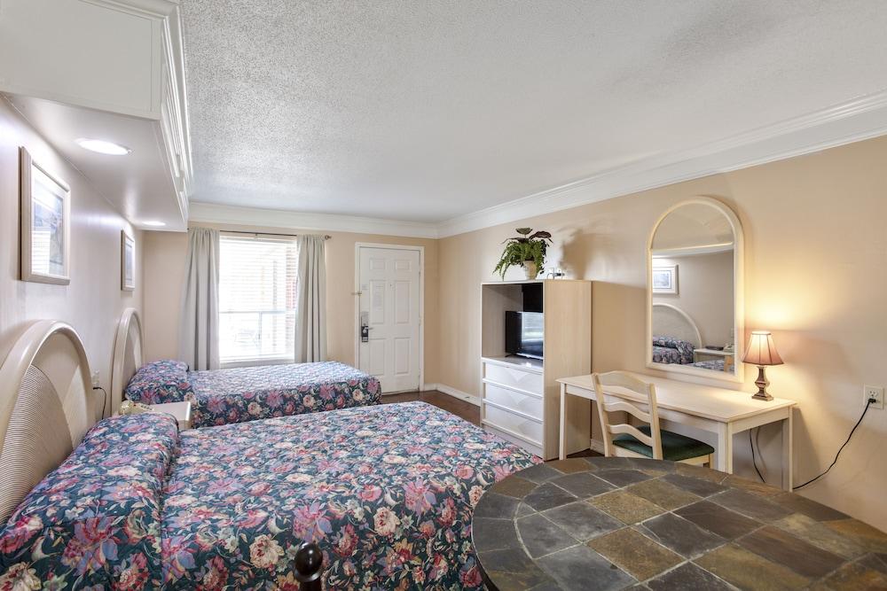 Edgewater Inn photo 16