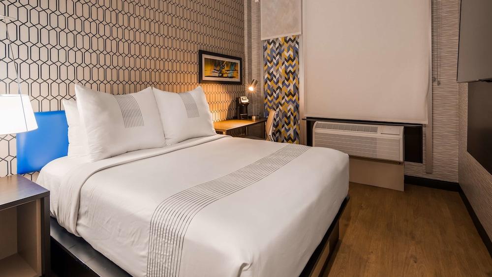 GLō Best Western Brooklyn NYC photo 14