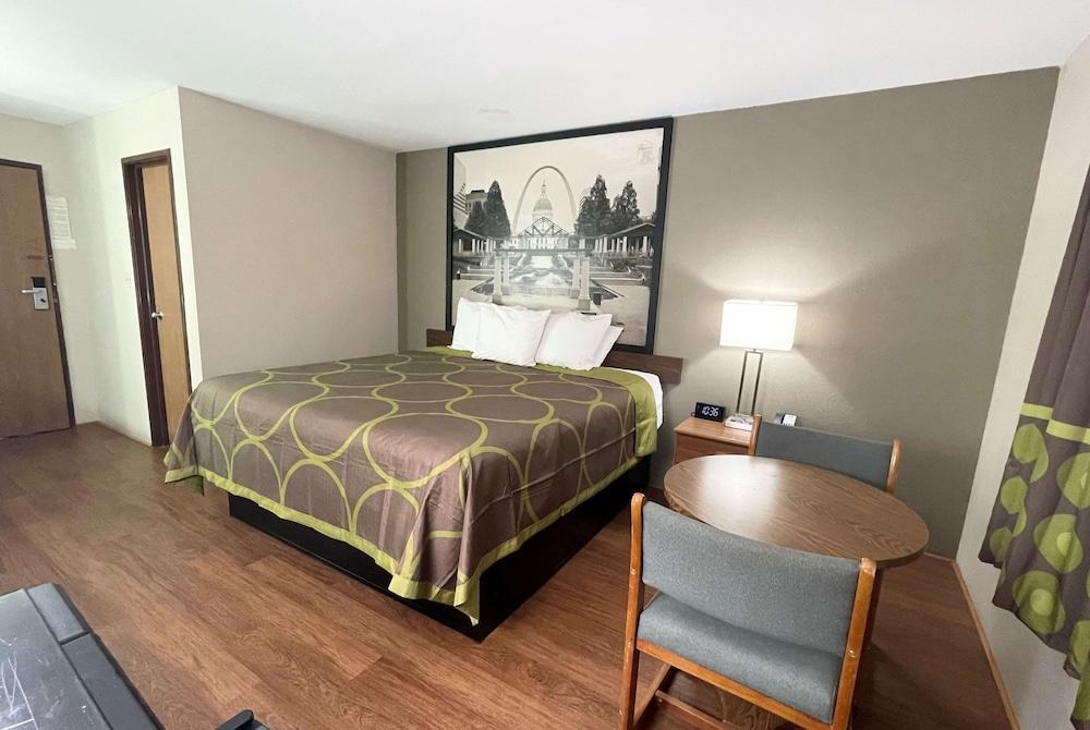 Super 8 by Wyndham Eureka/Six Flags Nearby photo 22