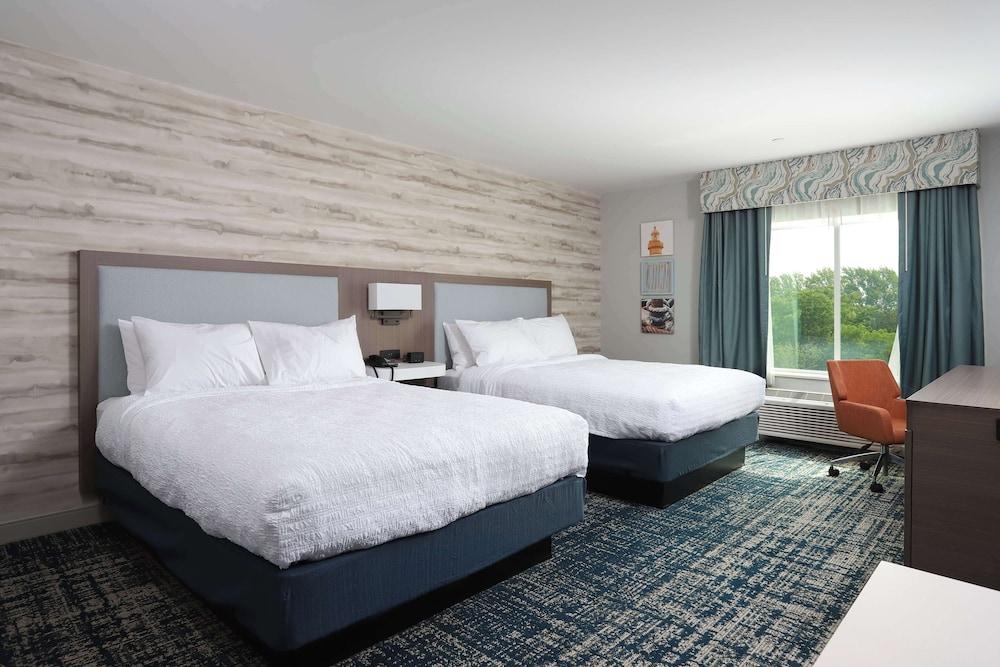 Hampton Inn & Suites Manistee Waterfront photo 3