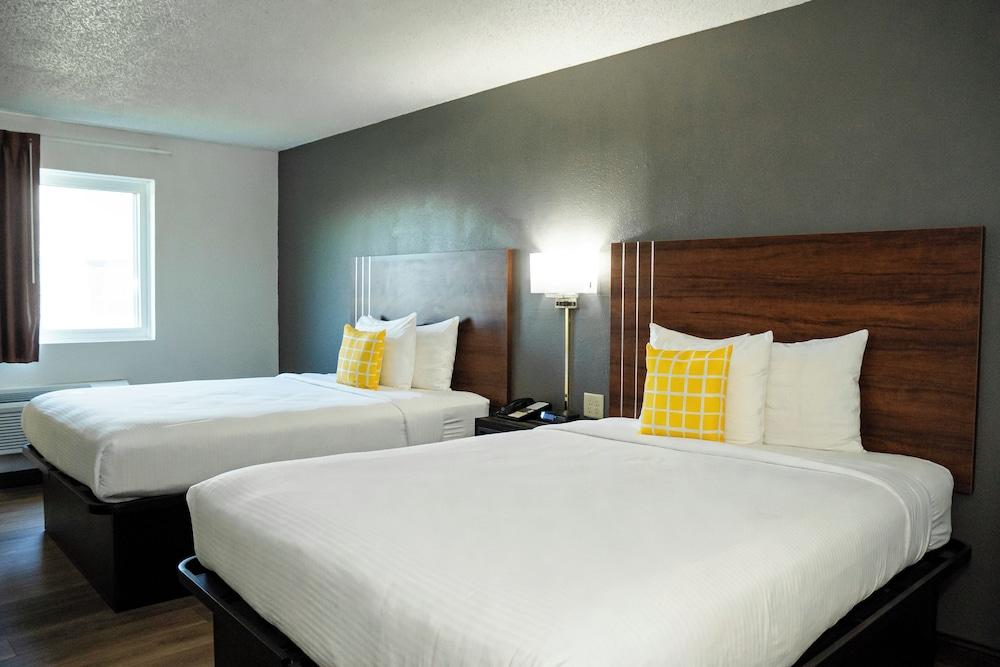 Victorian Inn & Suites photo 7