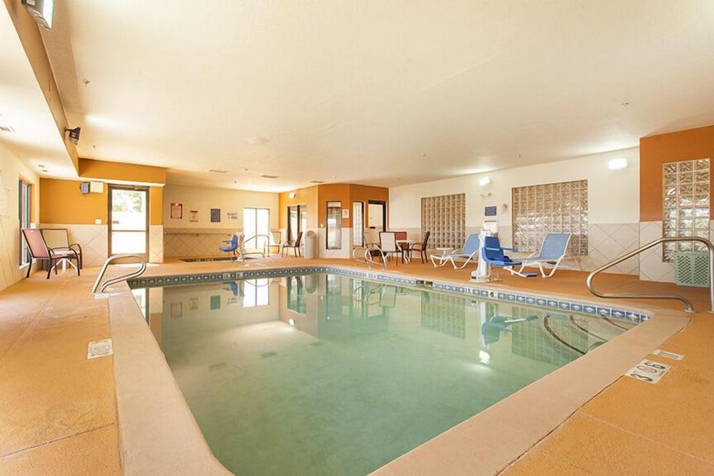 Holiday Inn Express & Suites Santa Fe by IHG photo 17