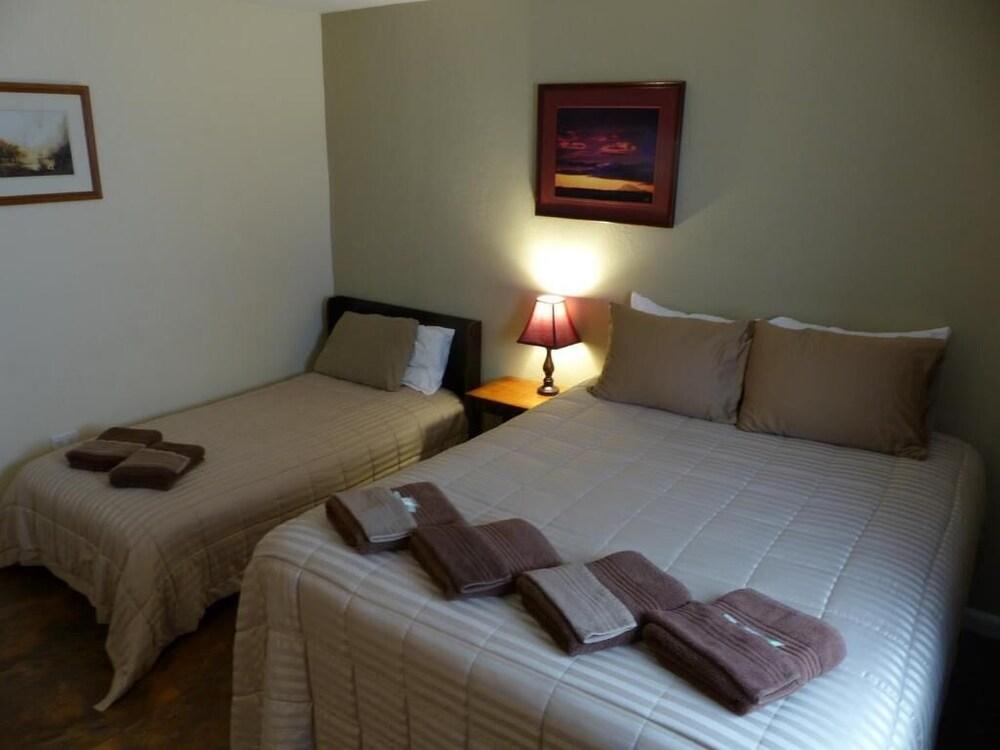 Bent Prop Inn & Hostel Downtown photo 33