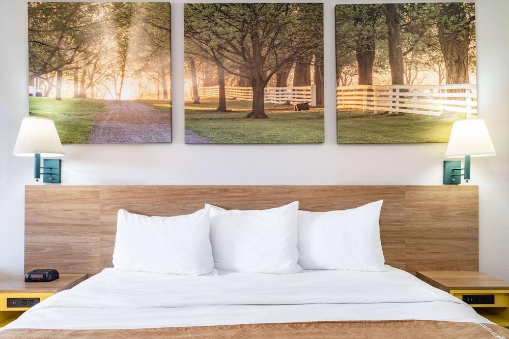 Days Inn by Wyndham Macon I-475 photo 19