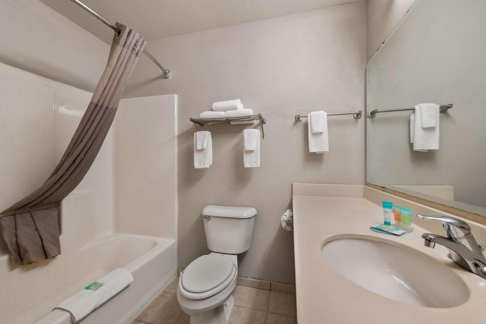 Rodeway Inn & Suites Tomahawk photo 24