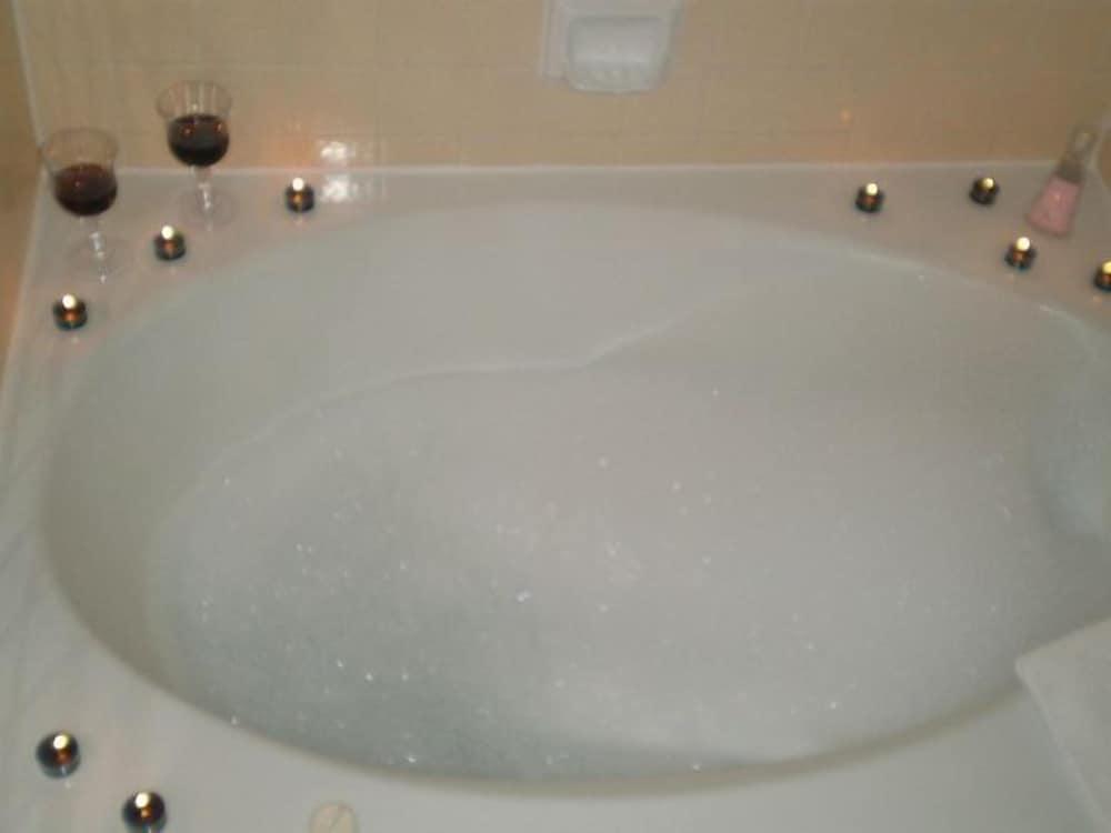Ontario Inn & Suites photo 41