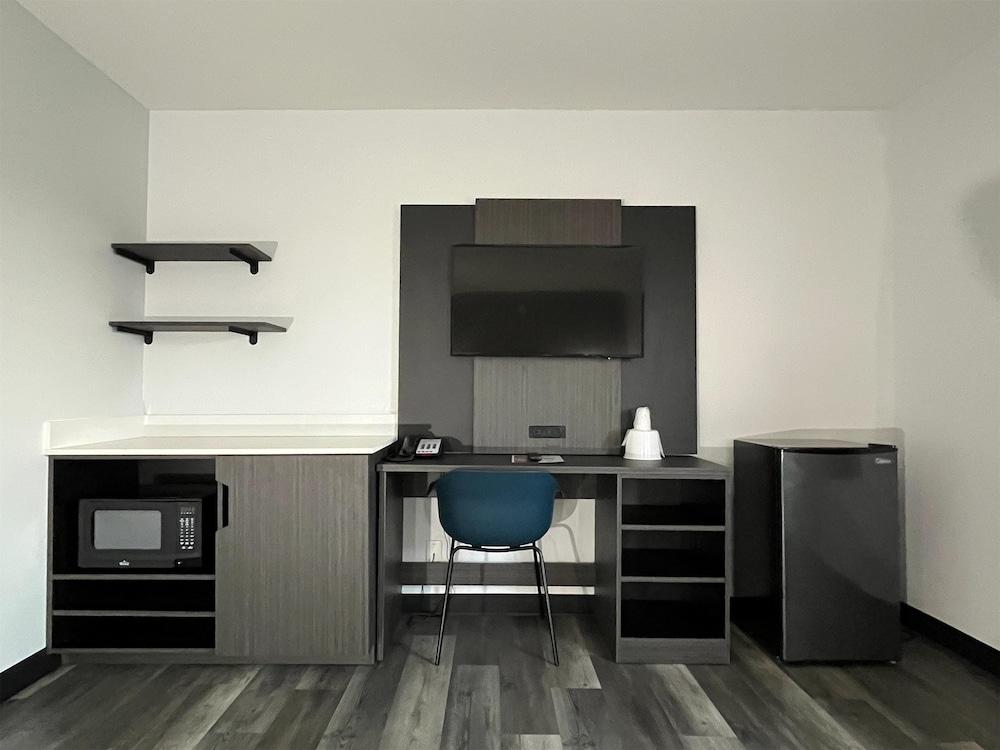 Studio 6 Suites Urbana, IL — hotel in Urbana