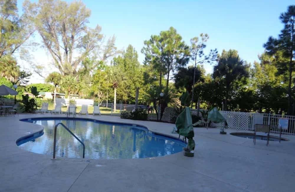 Allure Suites photo 17