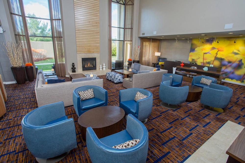 Courtyard by Marriott Raynham photo 2
