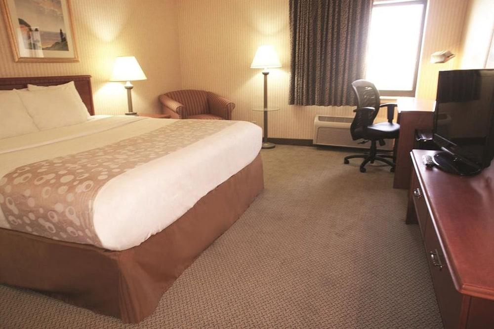 La Quinta Inn by Wyndham Detroit Southgate photo 11