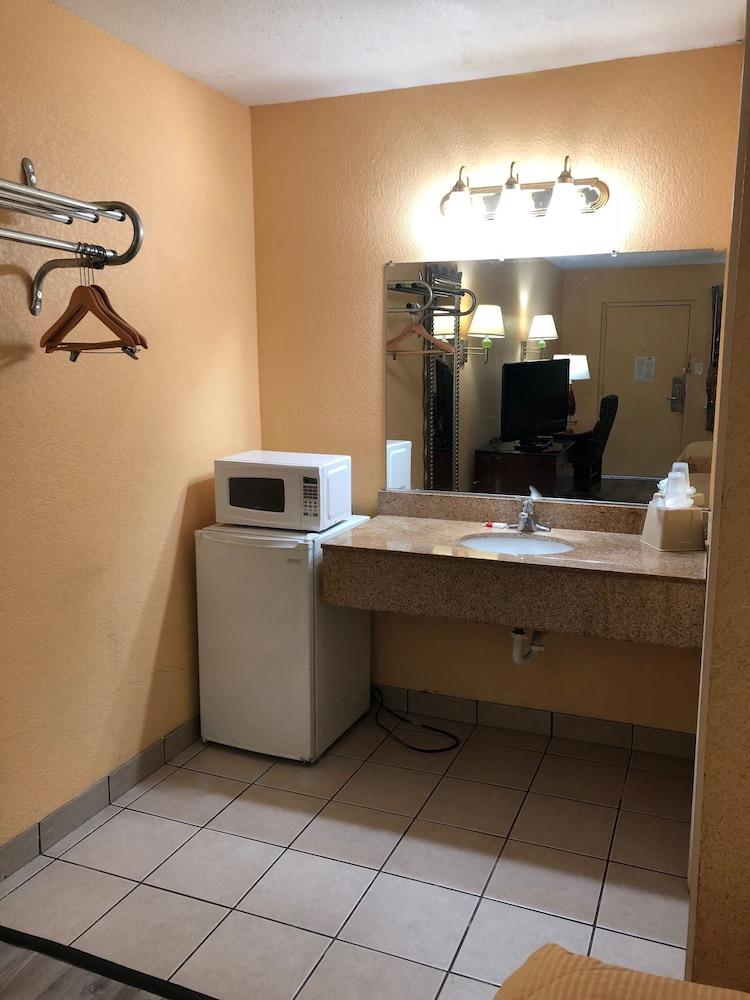 Budget Lodge photo 3