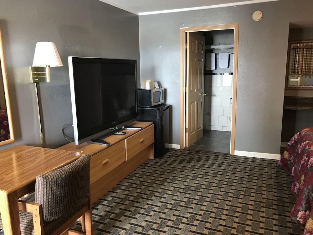 Economy Inn Motel photo 13