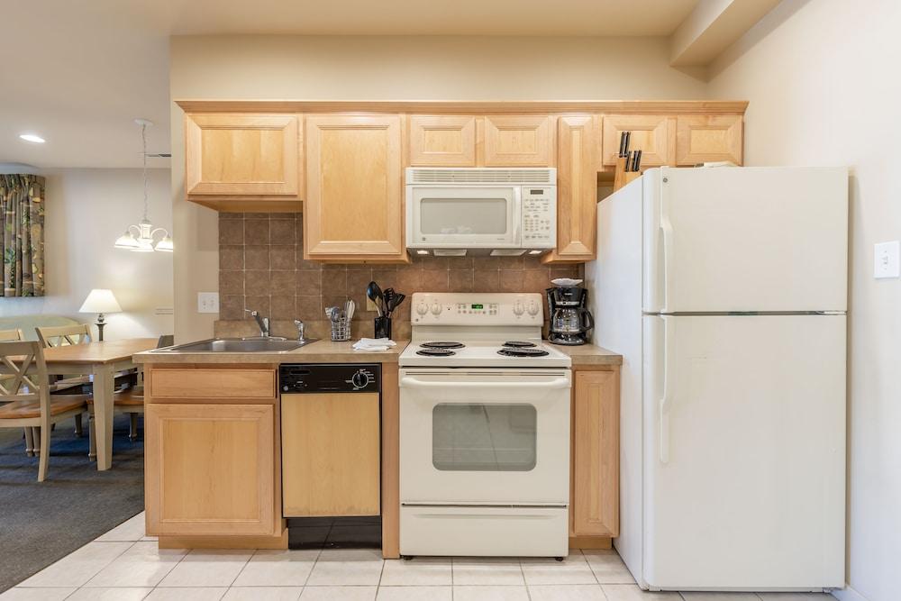 Ebb Tide Suites photo 6